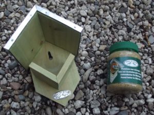 Vogelhaus und Erdnussbutter - was für eine Kombination!