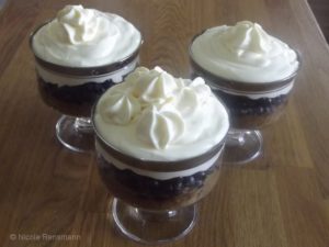 Blaubeer-Tiramisu im Glas