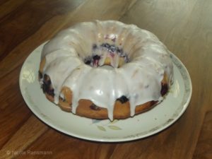 Gugelhupf mit Früchten - saftig und lecker!