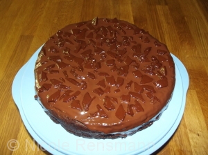 Schokoladenkuchen mit Schokoladen-Karamell-Stückchen. Der Schoko-Supergau.