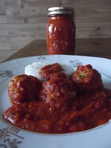 Die vegane Variante: Klößchen in Tomatensauce