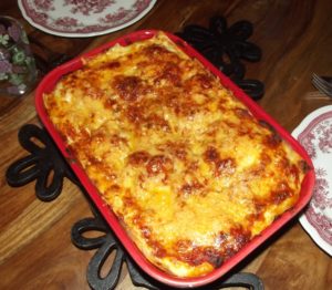 Spinat-Lasagne mit Bechamelsauce und vegetarischer Bolognese (mit geräuchertem Tofu)