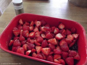 Erdbeeren gehören in jedem Fall in ein Erdbeer-Tiramisu... wenn noch welche übrig bleiben. 
