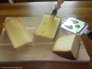 (v.l.) Felsenkellerkäse, Rotweinkäse, Rauchkäse - hier fällt auf, dass der Käse viel zu warm geworden ist.