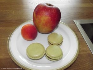 Matcha-Macarons mit Apfel-Aprikosen Ganache