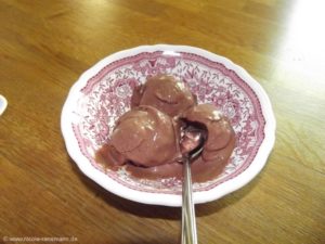 Schokoladeneis aus nur 2 Zutaten - sowas von lecker und simpel.