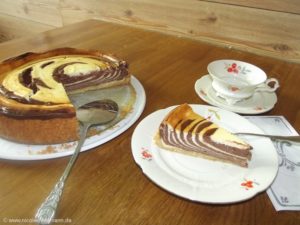 Optisch witzig, geschmacklich großartig: Der Zebra-Käsekuchen!
