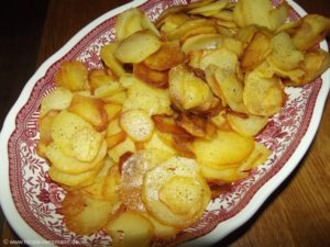 Bratkartoffeln nach Kolja Kleeberg - lecker und knusprig (und nicht so fettig, wie sie auf dem Foto aussehen.)