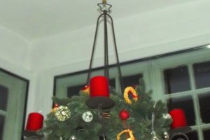 Adventskranz - und siehe die erste Kerze brennt