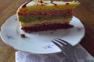 Regenbogenkuchen - mit natürlichen Farben gefärbt