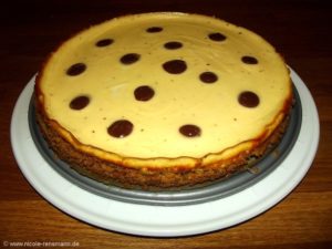 Mit echter Vanille und Punkten aus dunkler Kuvertüre... sehr gut, der Dalmatiner-Kuchen