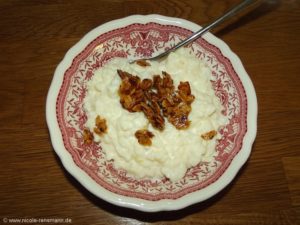 Milchreis mit Haferflocken-Crunch