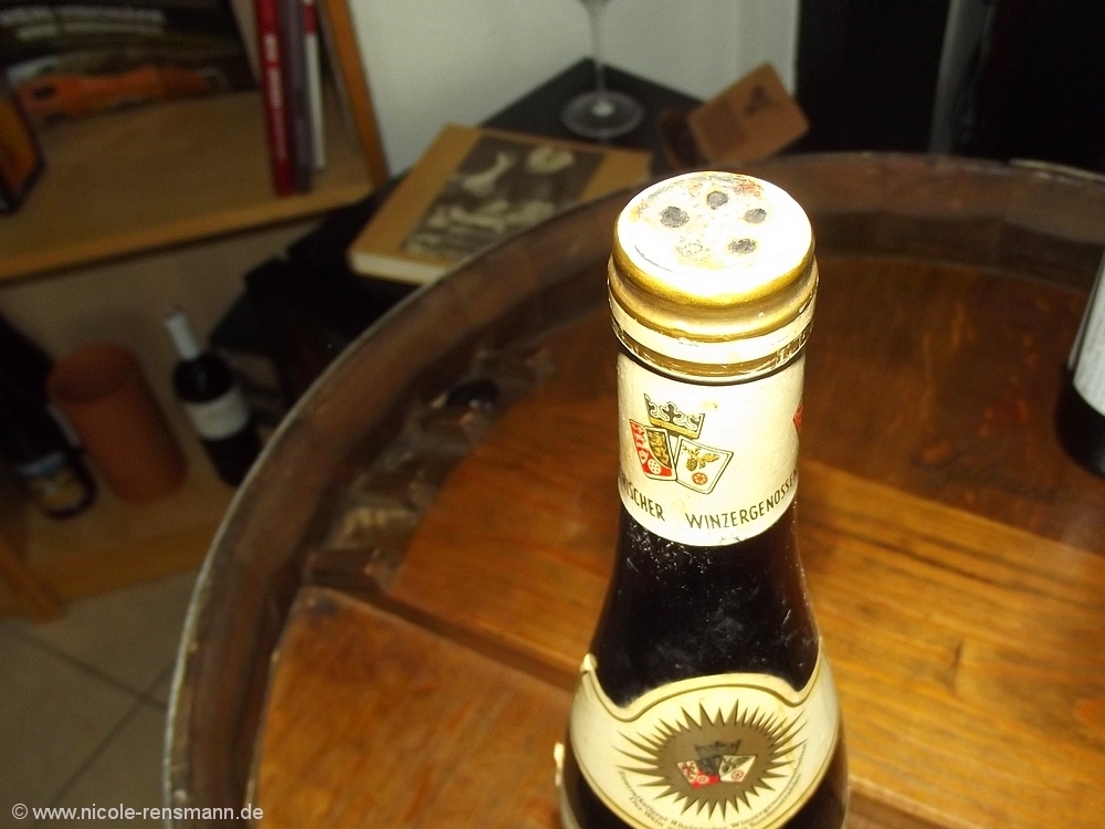 Der Schimmel zeigt sich schon an der Kapsel ...