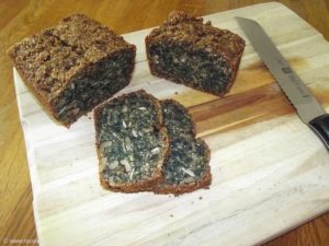 Low Carb Brot - interessante Farbe, feiner Geschmack