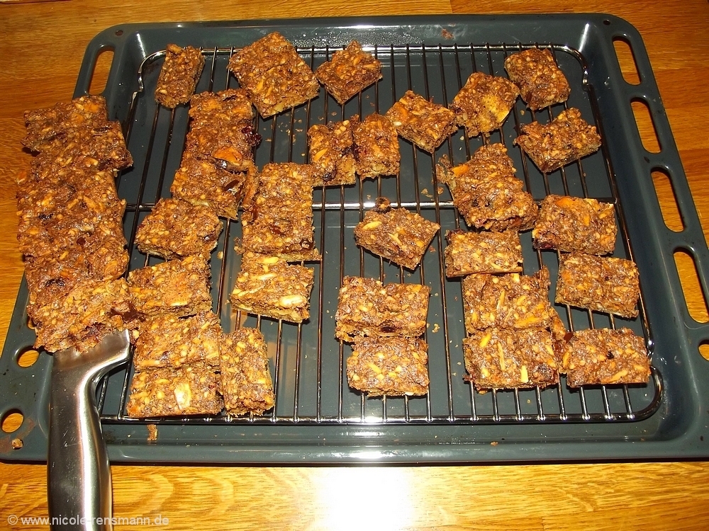 Vor oder nach dem Auskühlen schneiden - das ist egal.