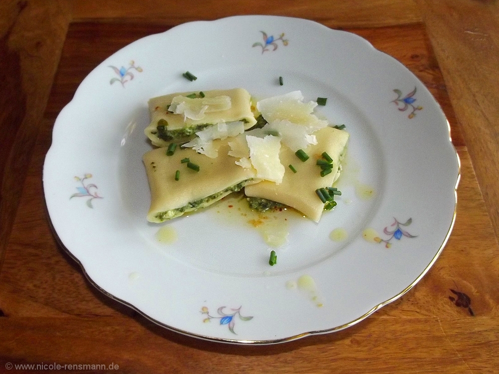 Mini-Maultaschen in Zitronen-Nussbutter