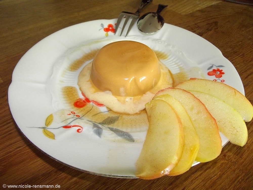 Karamell-Parfait mit Weinäpfeln