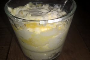 Fluffig und lecker: Orangen-Sahne-Dessert aus Resten