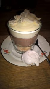 Herrencreme mit Eierlikör-Sahne