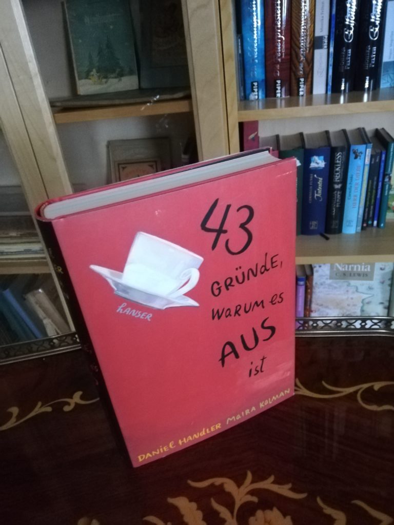 © Cover: »43 Gründe warum es aus ist« von Daniel Handler & Maria Kalman / Carl Hanser Verlag